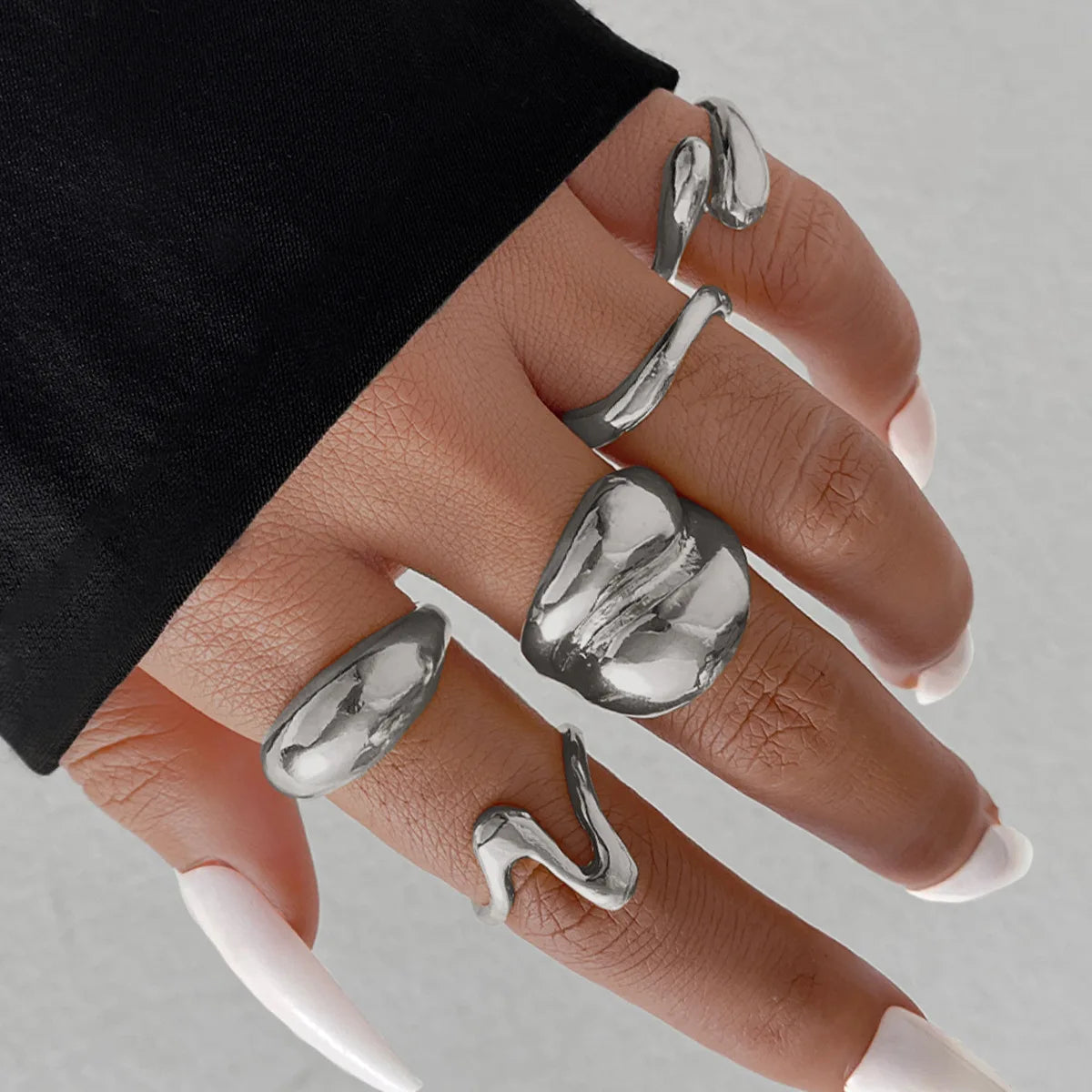 Noir Wave Ring Set